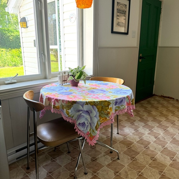 Vintage Floral & Crochet Lace Square Tablecloth - Picture 7 of 15